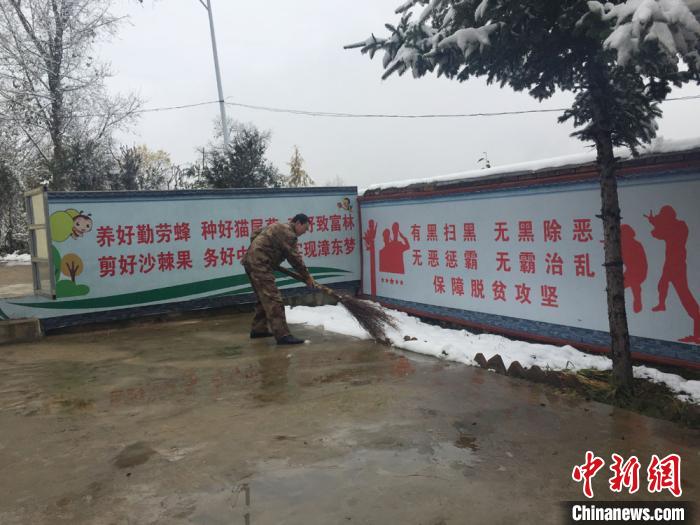 02.jpg 甘肅漳縣退伍老兵山村扶“智”:讓更多人成為幸運兒-云南能投軍創(chuàng )產(chǎn)業(yè)投資有限公司