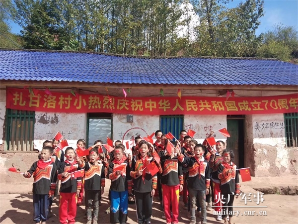 02.jpg 中國退役軍人丨謝彬蓉:綻放在大涼山上的軍中綠花-云南能投軍創(chuàng )產(chǎn)業(yè)投資有限公司