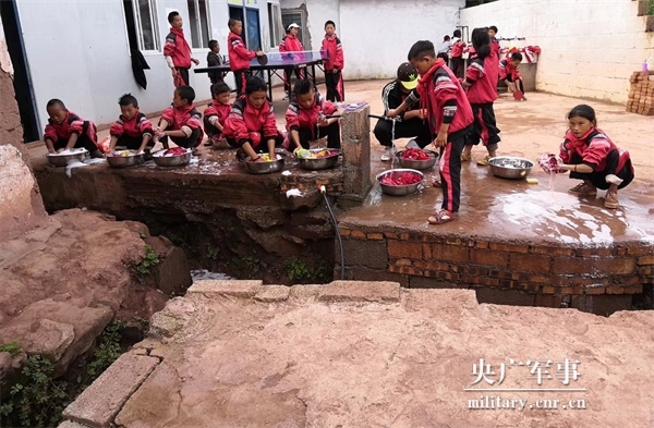 07.jpg 中國退役軍人丨謝彬蓉:綻放在大涼山上的軍中綠花-云南能投軍創(chuàng )產(chǎn)業(yè)投資有限公司