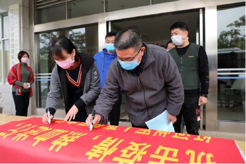 【奮戰“疫”線(xiàn) 戰“疫”有我】退役軍人事務(wù)系統無(wú)償獻血助力疫情防控阻擊戰 -云南能投軍創(chuàng  )產(chǎn)業(yè)投資有限公司