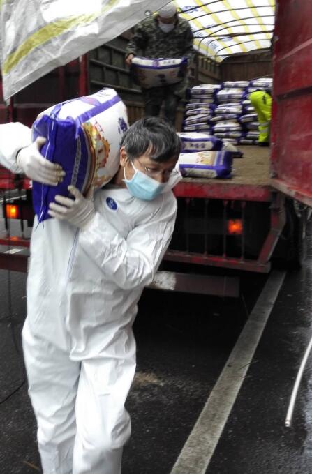 04.jpg 聯(lián)防聯(lián)控 武漢市退役軍人事務(wù)局黨員干部下沉社區戰“疫”一線(xiàn)-云南能投軍創(chuàng )產(chǎn)業(yè)投資有限公司