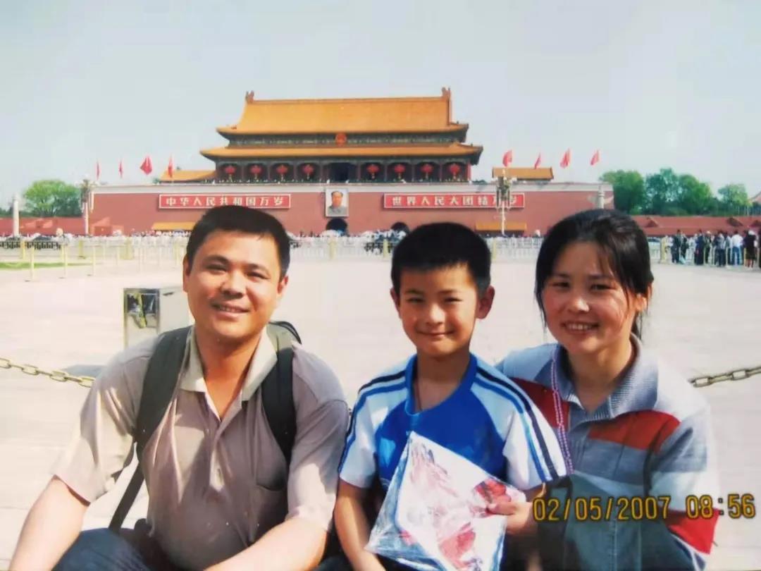 周定滿(mǎn)：從外出闖蕩到回鄉創(chuàng  )業(yè)，在鄉愁里復蘇的致富夢(mèng)想-云南能投軍創(chuàng  )產(chǎn)業(yè)投資有限公司