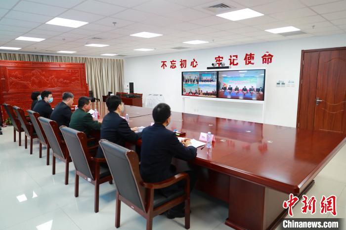 02.jpg 中國新聞網(wǎng):退役軍人事務(wù)部與4家企業(yè)“云簽約”簽署退役軍人就業(yè)合作協(xié)議-云南能投軍創(chuàng )產(chǎn)業(yè)投資有限公司