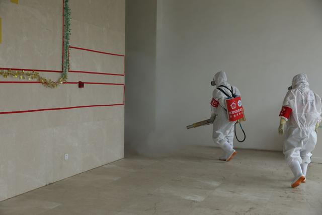 01.jpeg 退役軍人組建志愿“消殺隊”助力復工復產(chǎn)-云南能投軍創(chuàng )產(chǎn)業(yè)投資有限公司