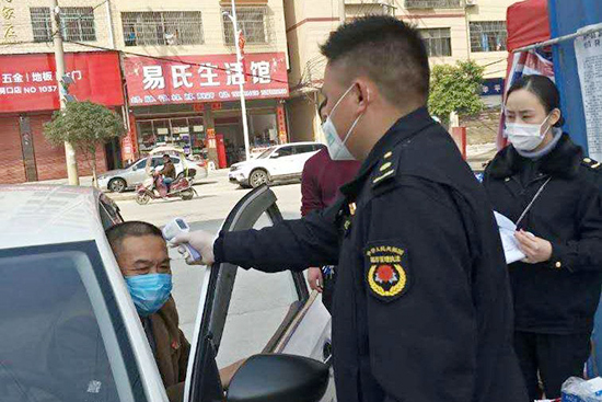 04.jpg 戰“疫”一線(xiàn) 退役軍人向旗而行-云南能投軍創(chuàng )產(chǎn)業(yè)投資有限公司