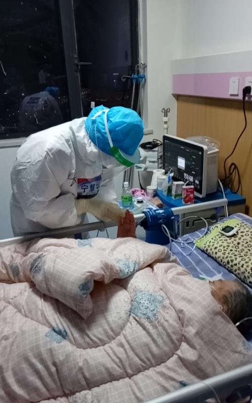 抗擊疫情，這對上海退役軍人夫婦齊上陣……