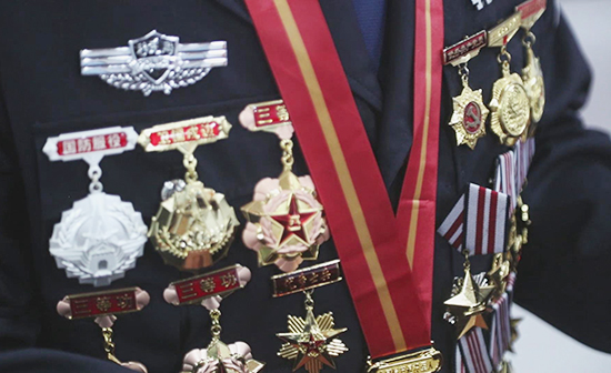 04.jpg 扎根邊疆——11次立功“全國模范退役軍人”的初心與使命-云南能投軍創(chuàng )產(chǎn)業(yè)投資有限公司