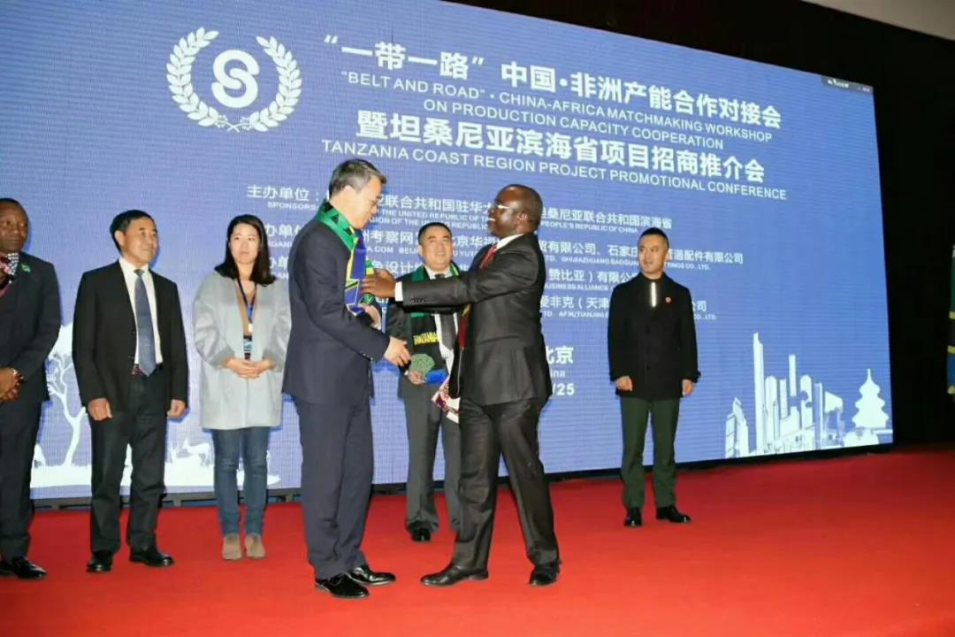 02.jpg 用軍人品質(zhì)為中非友誼增磚添瓦——陳協(xié)英同志先進(jìn)事跡-云南能投軍創(chuàng )產(chǎn)業(yè)投資有限公司