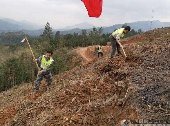 04.jpg 廣西樹(shù)起決戰決勝脫貧攻堅“軍”字招牌-云南能投軍創(chuàng )產(chǎn)業(yè)投資有限公司