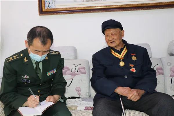 02.jpg 白山市:?jiǎn)?dòng)搶救性錄制“三老”口述史工程-云南能投軍創(chuàng )產(chǎn)業(yè)投資有限公司