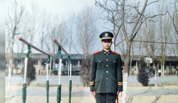 兩位老兵，一樣選擇！-云南能投軍創(chuàng  )產(chǎn)業(yè)投資有限公司