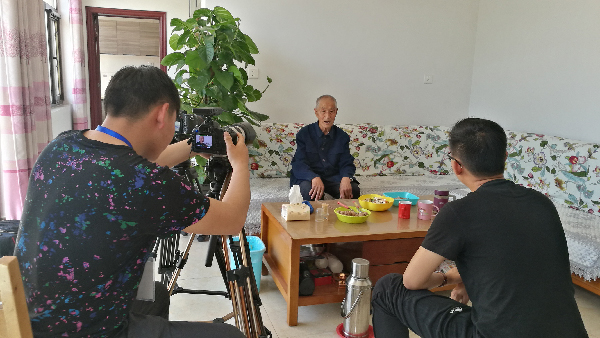 寧平年：從拉面小哥到影視編導，跨界追逐的人生夢(mèng)想-云南能投軍創(chuàng  )產(chǎn)業(yè)投資有限公司