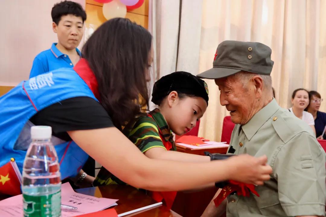 07.jpg 于文靜:從少校軍官到最美“警花”的軍旅轉身-云南能投軍創(chuàng )產(chǎn)業(yè)投資有限公司