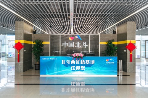 他是上海交大教授，也是退役軍人，他創(chuàng  )建了中國“北斗第一園”-云南能投軍創(chuàng  )產(chǎn)業(yè)投資有限公司