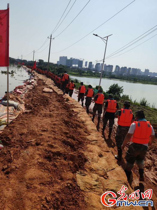 請戰！歸隊！退役老兵千里馳援鄱陽(yáng)抗洪-云南能投軍創(chuàng  )產(chǎn)業(yè)投資有限公司
