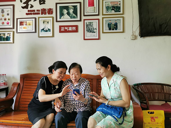 許靈：從正團職政委到金牌“月嫂”，一位自主擇業(yè)女軍官的人生跨越