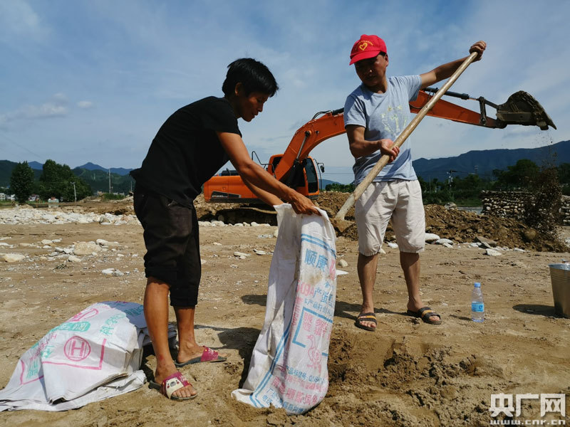 李壽來(lái)：才下軍旅前哨，又上脫貧一線(xiàn)-云南能投軍創(chuàng  )產(chǎn)業(yè)投資有限公司