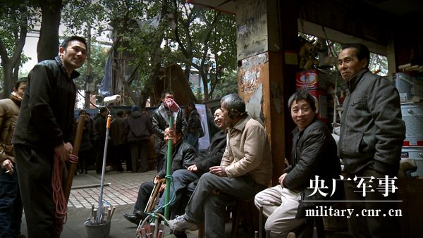 何苦：走進(jìn)山城“棒棒軍”，記錄負重前行的力量