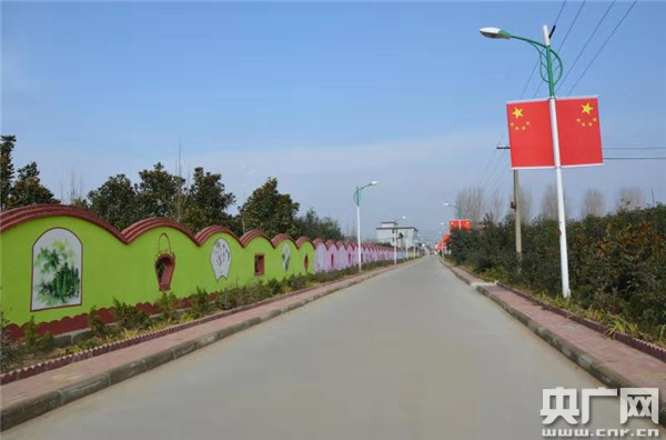 002.jpg 南召縣優(yōu)秀“兵支書(shū)”受群眾熱捧-云南能投軍創(chuàng )產(chǎn)業(yè)投資有限公司