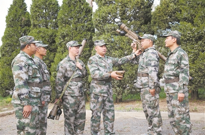 001.jpg 遼寧省大連軍分區挖掘軍轉干部人才資源打造新質(zhì)民兵力量 退役軍官擔任民兵教練員-云南能投軍創(chuàng )產(chǎn)業(yè)投資有限公司