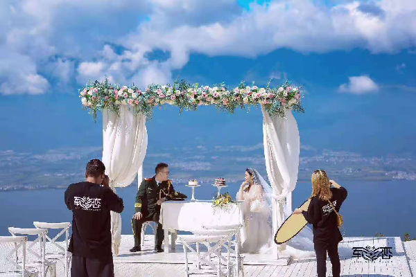 毛國強：致敬軍人愛(ài)情，定格浪漫時(shí)刻-云南能投軍創(chuàng  )產(chǎn)業(yè)投資有限公司