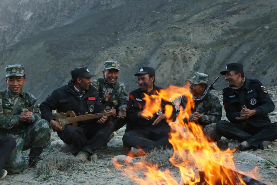 冰窟救人犧牲！送別全國愛(ài)國擁軍模范拉齊尼·巴依卡！-云南能投軍創(chuàng  )產(chǎn)業(yè)投資有限公司