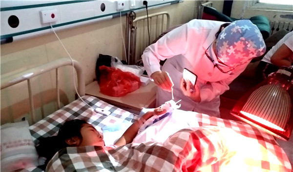 劉亞玲：“戰地女神”自主擇業(yè)，回到家鄉農村當“村醫”-云南能投軍創(chuàng  )產(chǎn)業(yè)投資有限公司