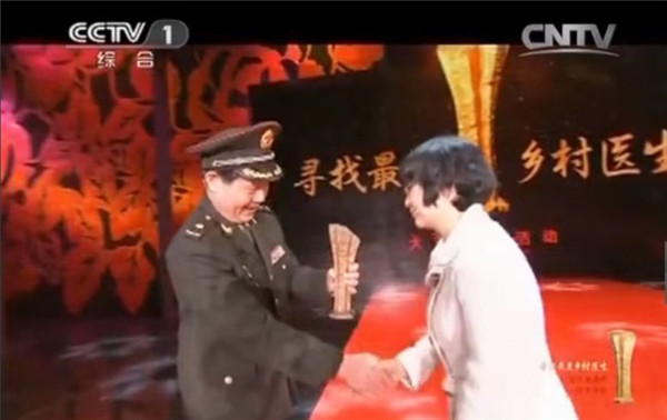 劉亞玲：“戰地女神”自主擇業(yè)，回到家鄉農村當“村醫”-云南能投軍創(chuàng  )產(chǎn)業(yè)投資有限公司