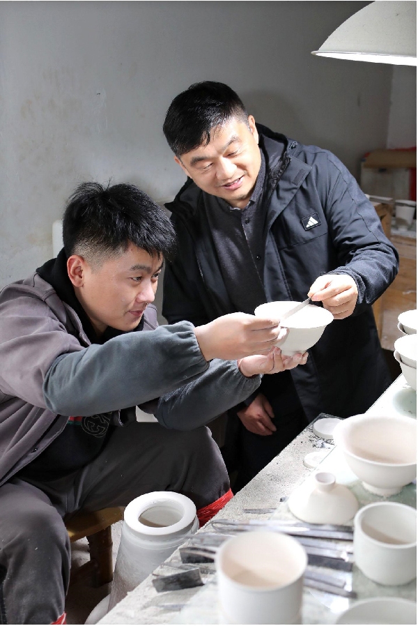 王志禮：從“兵心”到“匠心”，讓優(yōu)秀傳統工藝發(fā)揚光大-云南能投軍創(chuàng  )產(chǎn)業(yè)投資有限公司