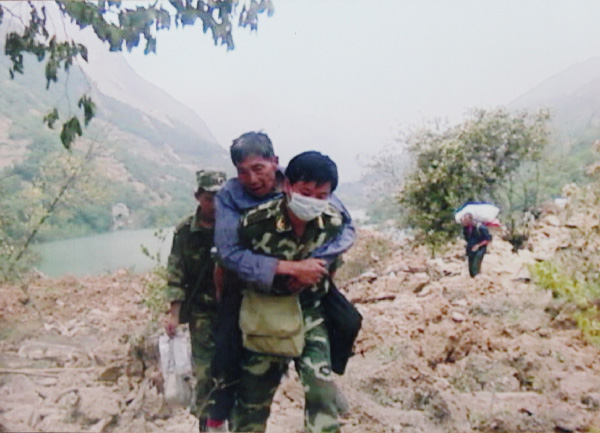 嚴顯建：自主擇業(yè)不忘初心，讓愛(ài)的種子生根發(fā)芽-云南能投軍創(chuàng  )產(chǎn)業(yè)投資有限公司