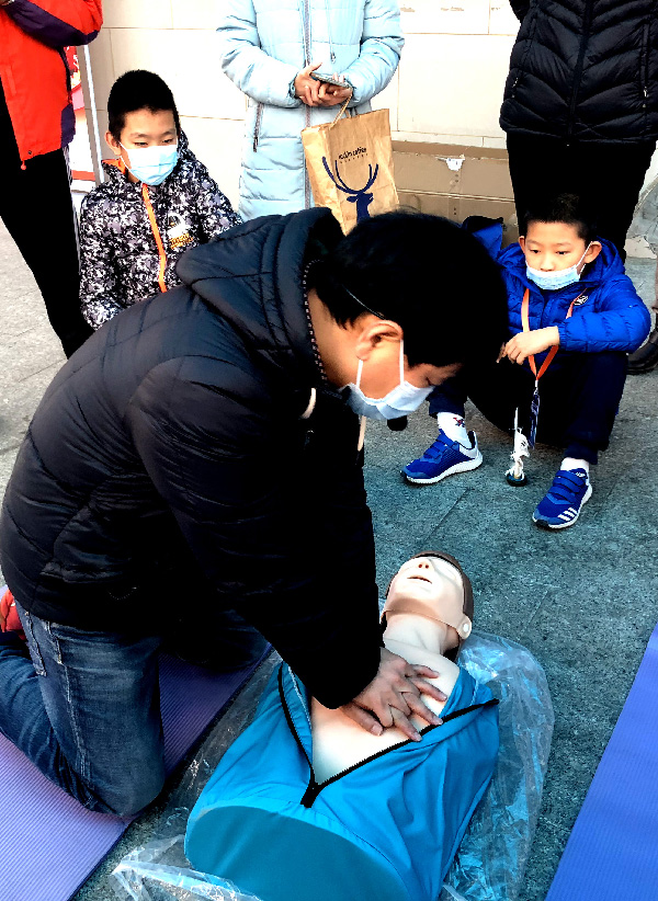 嚴顯建：自主擇業(yè)不忘初心，讓愛(ài)的種子生根發(fā)芽-云南能投軍創(chuàng  )產(chǎn)業(yè)投資有限公司