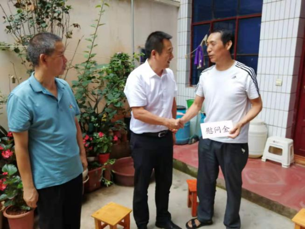 圖片1 全省退役軍人事務(wù)系統組織開(kāi)展“七一”走訪(fǎng)慰問(wèn)活動(dòng)-云南能投軍創(chuàng )產(chǎn)業(yè)投資有限公司