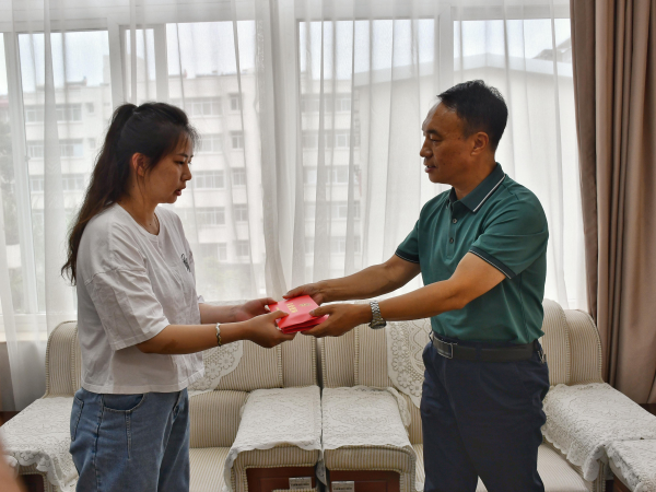 圖片1 云南省退役軍人事務(wù)廳組織開(kāi)展“七一”走訪(fǎng)慰問(wèn)活動(dòng)-云南能投軍創(chuàng )產(chǎn)業(yè)投資有限公司