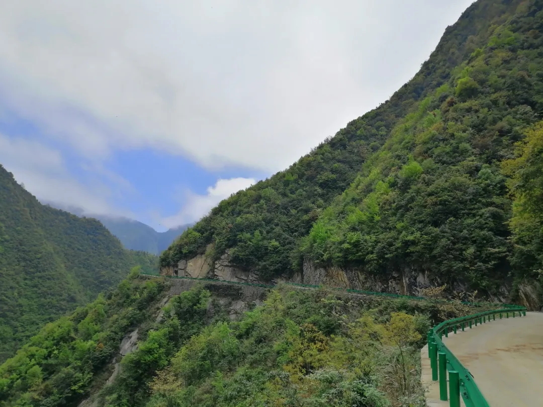 陳鵬：三峽之巔，書(shū)寫(xiě)忠誠-云南能投軍創(chuàng  )產(chǎn)業(yè)投資有限公司