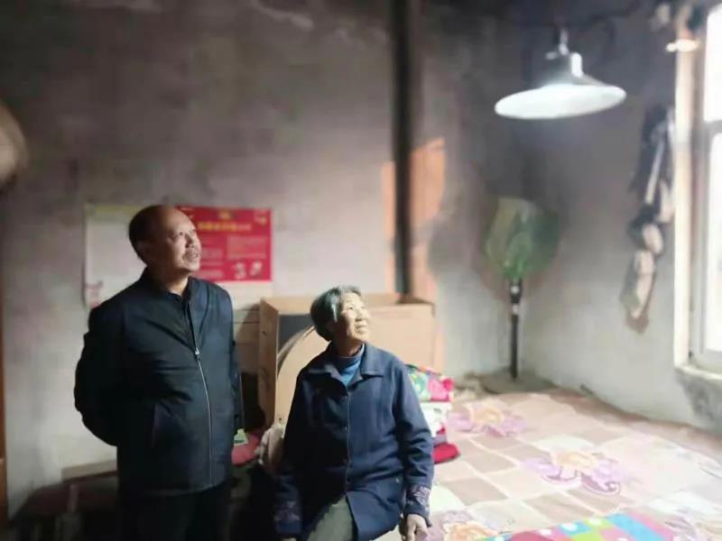 中國退役軍人丨慶祝建黨100周年特別節目《忠誠》第九集：《郭萬(wàn)里 ：筆墨深情，為黨謳歌》-云南能投軍創(chuàng  )產(chǎn)業(yè)投資有限公司