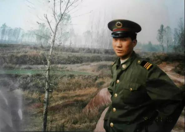 退役不褪色，暴雨中，這些退役軍人真給力-云南能投軍創(chuàng  )產(chǎn)業(yè)投資有限公司