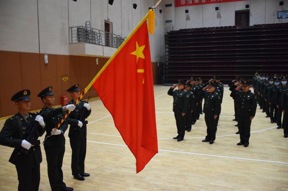 告別軍旗！戰略支援部隊某部舉行士兵退役儀式-云南能投軍創(chuàng  )產(chǎn)業(yè)投資有限公司