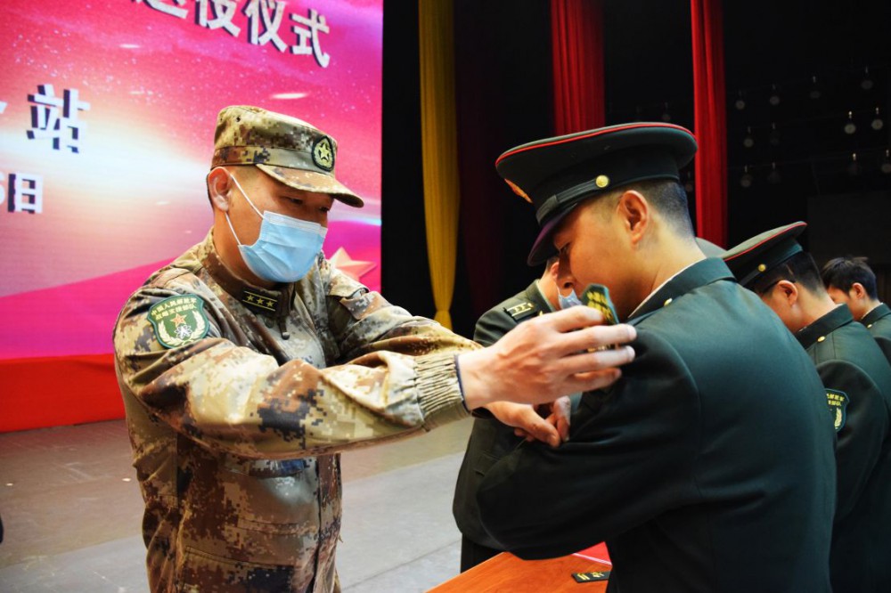 告別軍旗！戰略支援部隊某部舉行士兵退役儀式-云南能投軍創(chuàng  )產(chǎn)業(yè)投資有限公司