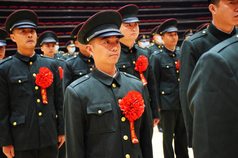 告別軍旗！戰略支援部隊某部舉行士兵退役儀式-云南能投軍創(chuàng  )產(chǎn)業(yè)投資有限公司