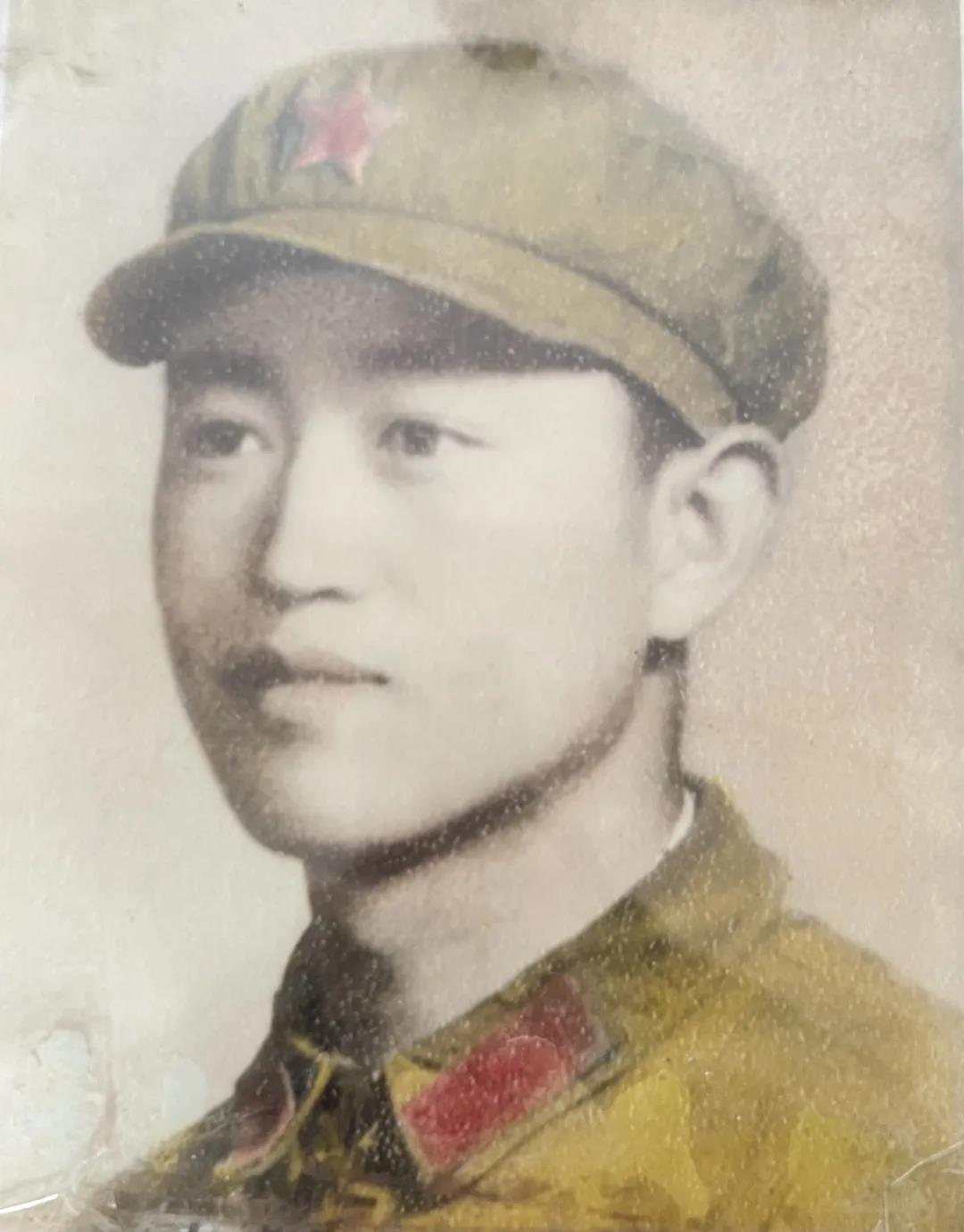 了不起的退役軍人丨71歲退伍老兵“說(shuō)唱”15年，這首歌，請加入你的年度歌單！-云南能投軍創(chuàng  )產(chǎn)業(yè)投資有限公司