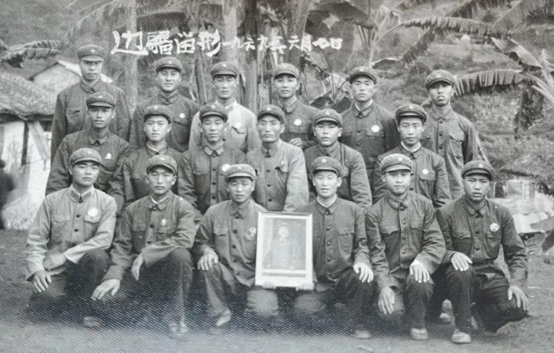 了不起的退役軍人丨71歲退伍老兵“說(shuō)唱”15年，這首歌，請加入你的年度歌單！-云南能投軍創(chuàng  )產(chǎn)業(yè)投資有限公司