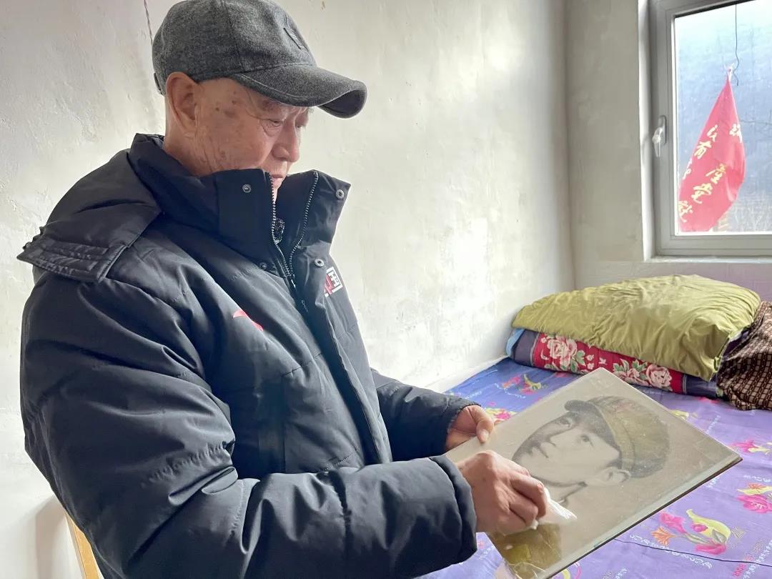 了不起的退役軍人丨71歲退伍老兵“說(shuō)唱”15年，這首歌，請加入你的年度歌單！-云南能投軍創(chuàng  )產(chǎn)業(yè)投資有限公司