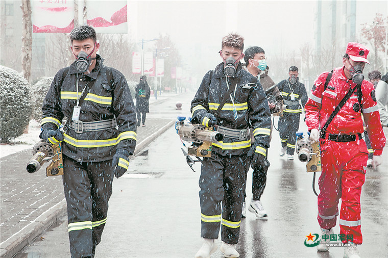退役不褪色！陜西省西安市退役大學(xué)生沖在校園抗疫一線(xiàn)-云南能投軍創(chuàng  )產(chǎn)業(yè)投資有限公司