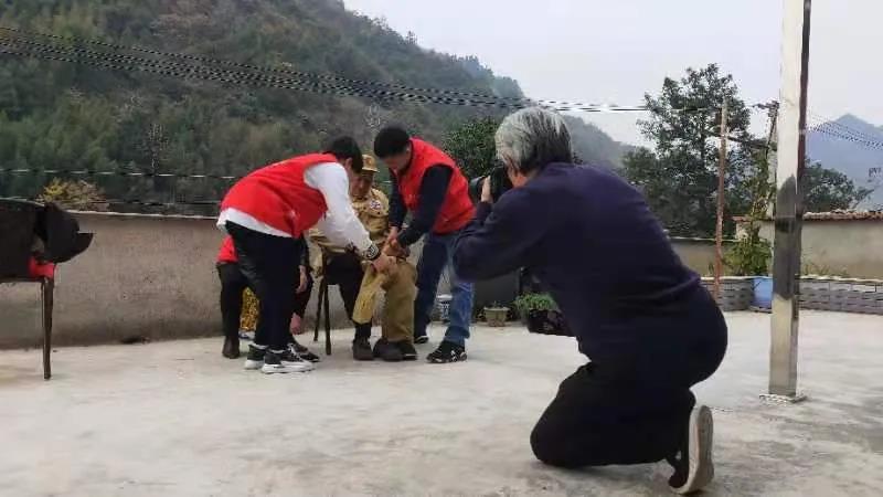 這張大“合影”，太珍貴了！-云南能投軍創(chuàng  )產(chǎn)業(yè)投資有限公司