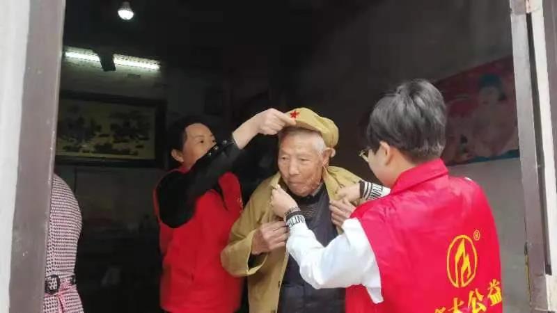 這張大“合影”，太珍貴了！-云南能投軍創(chuàng  )產(chǎn)業(yè)投資有限公司