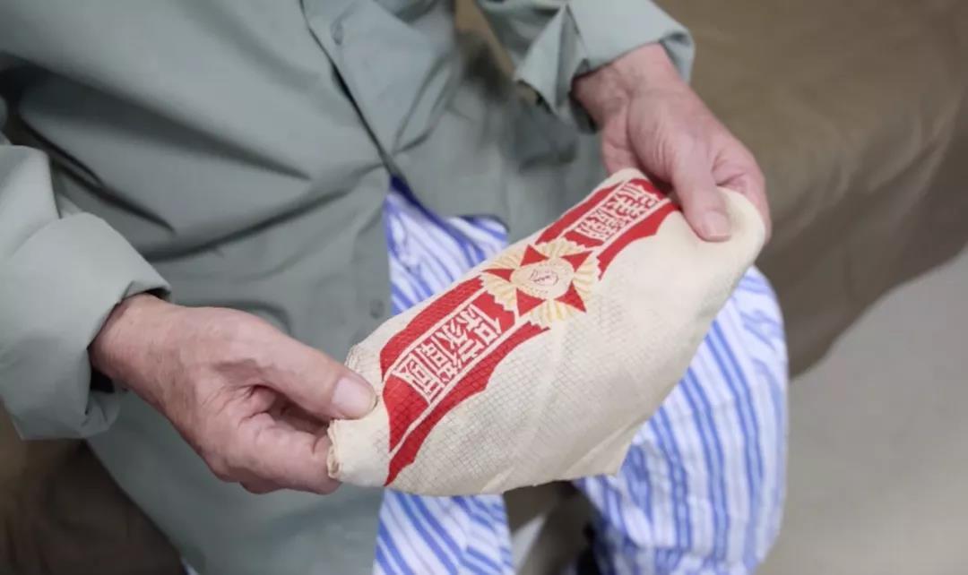 搪瓷缸、軍大衣……病房變“營(yíng)房” 只為喚醒他們的記憶-云南能投軍創(chuàng  )產(chǎn)業(yè)投資有限公司