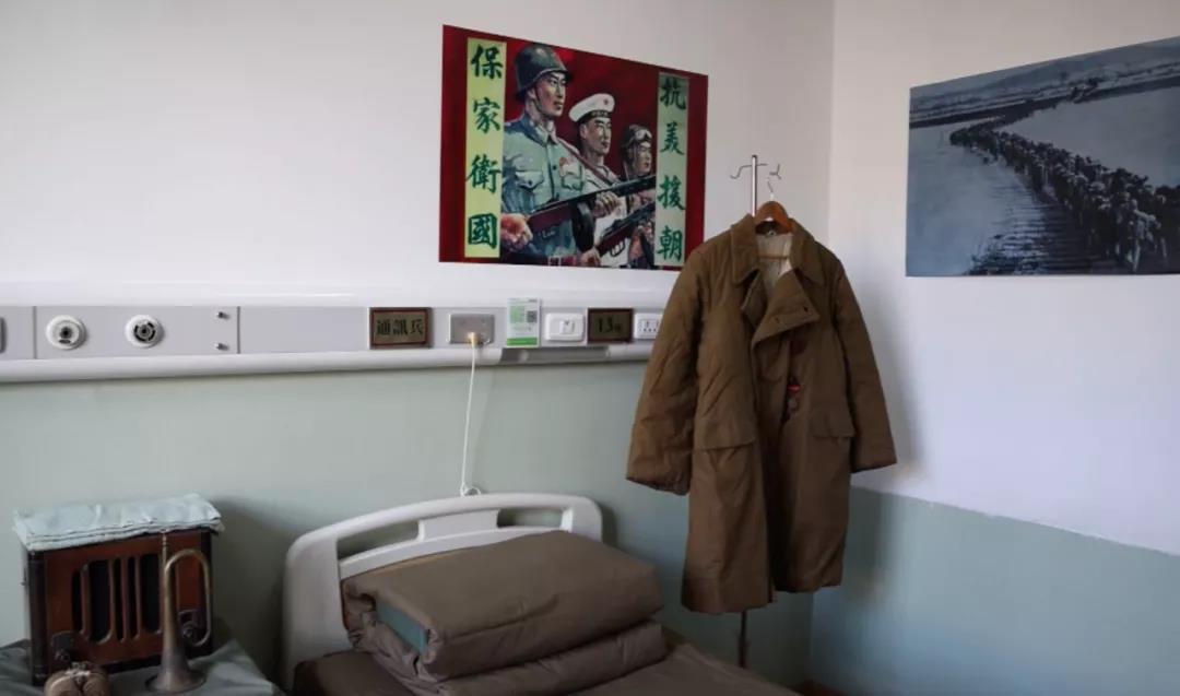 搪瓷缸、軍大衣……病房變“營(yíng)房” 只為喚醒他們的記憶-云南能投軍創(chuàng  )產(chǎn)業(yè)投資有限公司