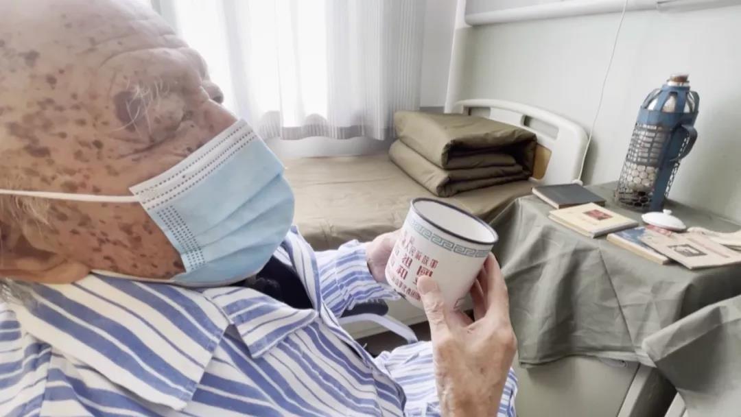 搪瓷缸、軍大衣……病房變“營(yíng)房” 只為喚醒他們的記憶-云南能投軍創(chuàng  )產(chǎn)業(yè)投資有限公司