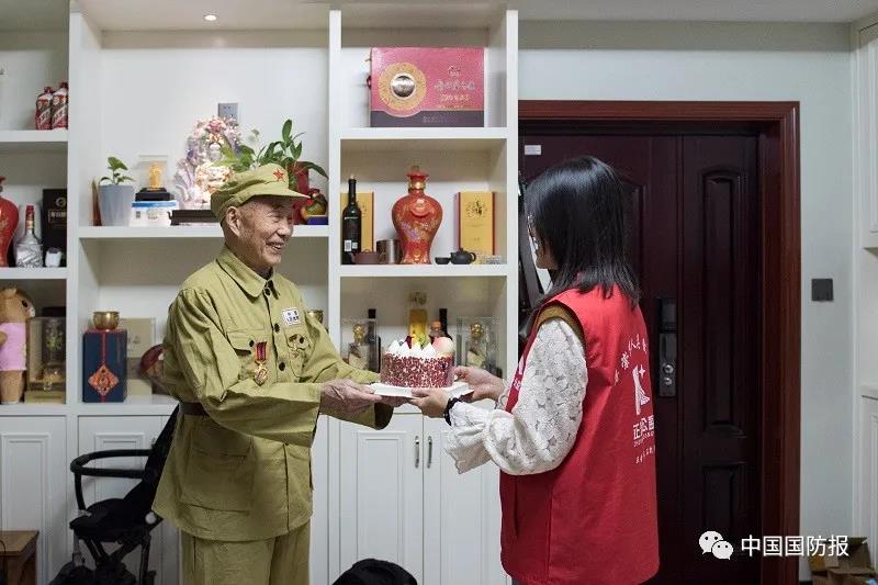 關(guān)愛(ài)老兵，你我同行-云南能投軍創(chuàng  )產(chǎn)業(yè)投資有限公司