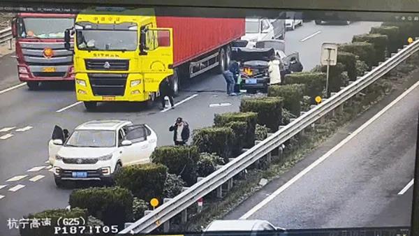 點(diǎn)贊！“救火英雄”找到了，是退役軍人！-云南能投軍創(chuàng  )產(chǎn)業(yè)投資有限公司